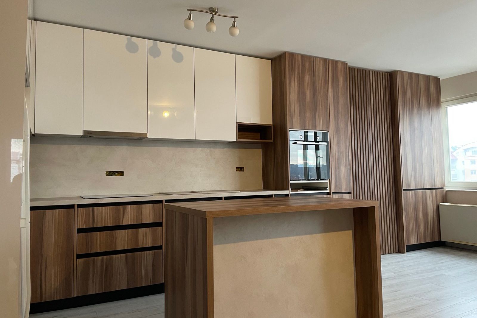 Kuhinjski elementi sa završnom obradom u visokom sjaju